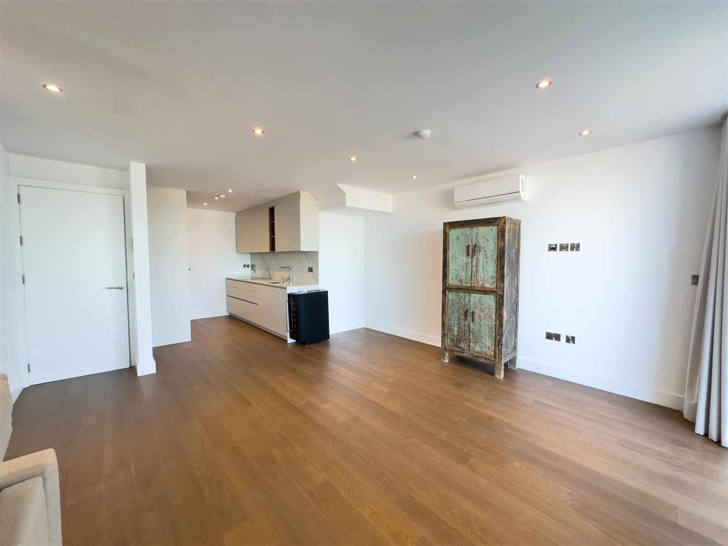Image of Apartment - 3 Bedrooms - 2 Bathrooms for Rental in Arengos Gardens-Gibraltar, Image 12